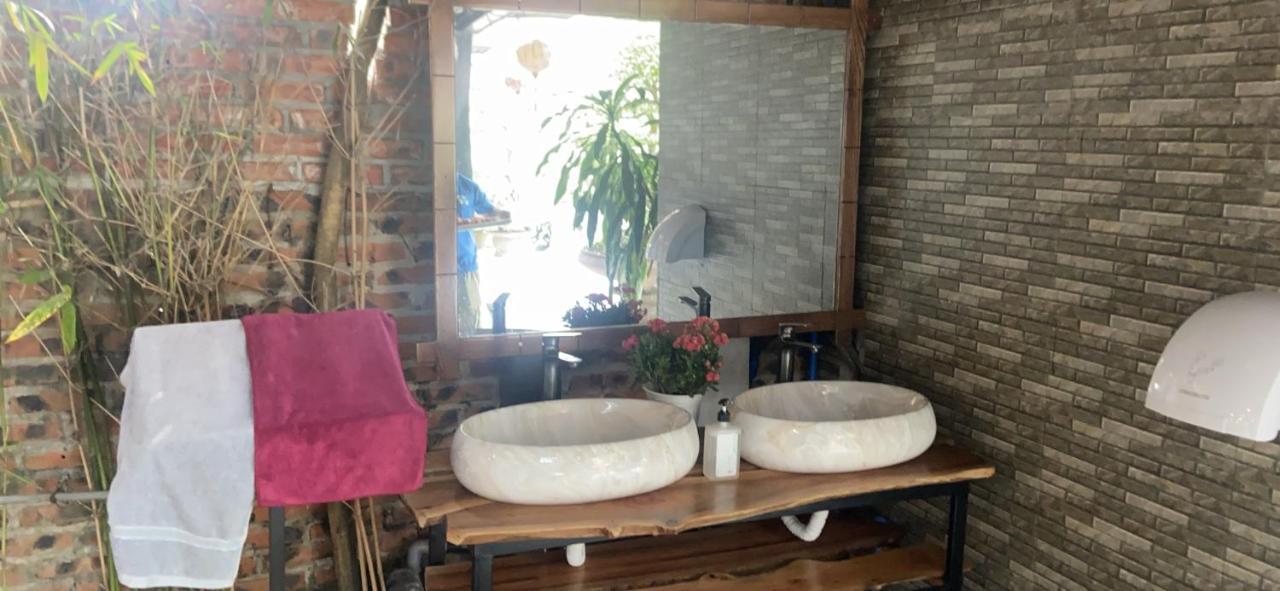 Camellia Eco Home &Tra My Restaurant ニンビン エクステリア 写真